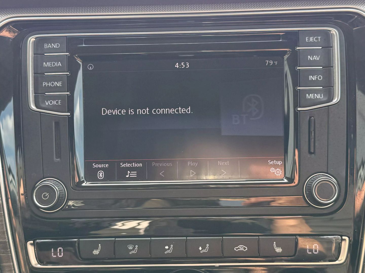 2017 Volkswagen Passat - Image 36