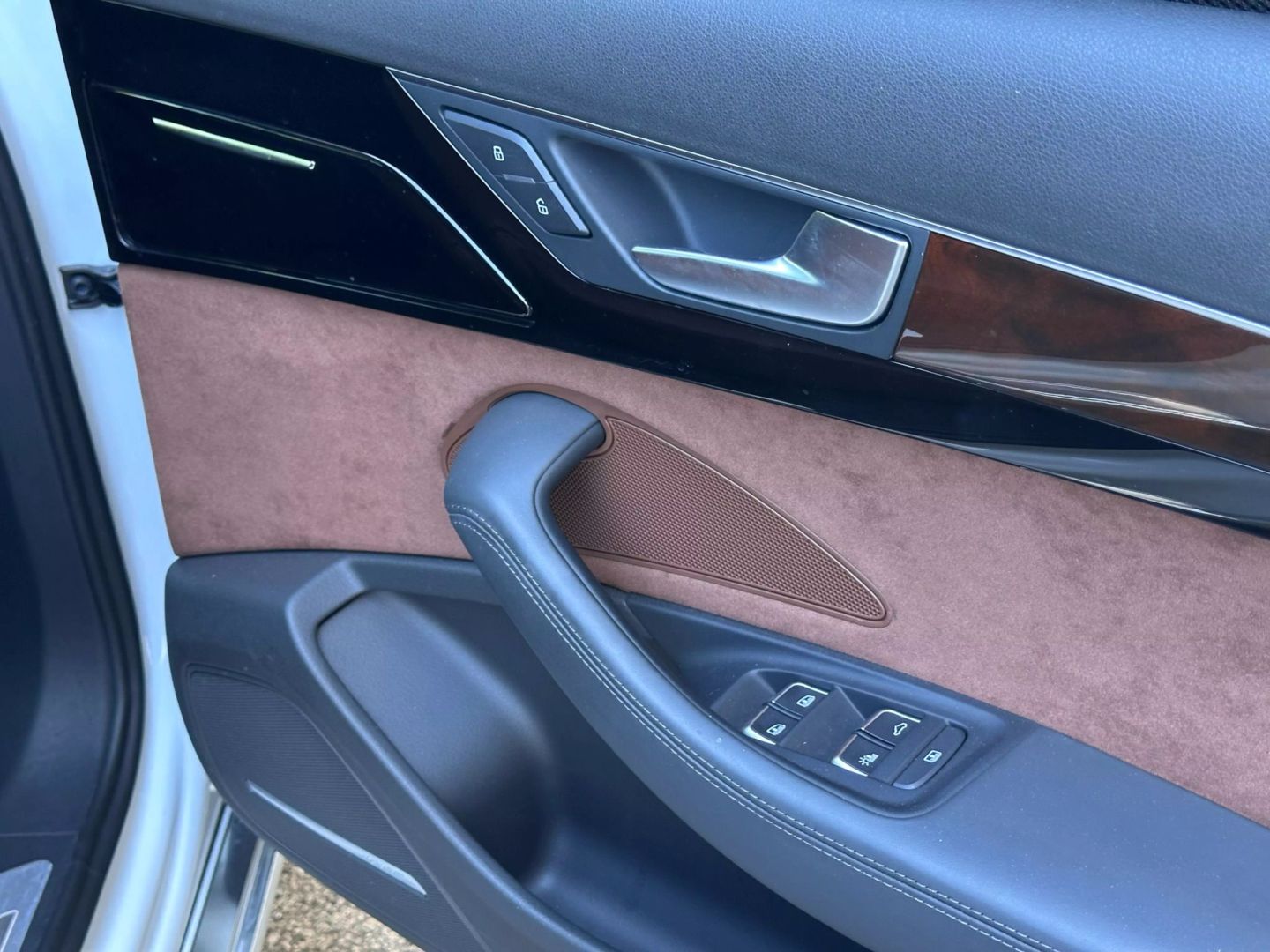 2016 Audi A8 - Image 24