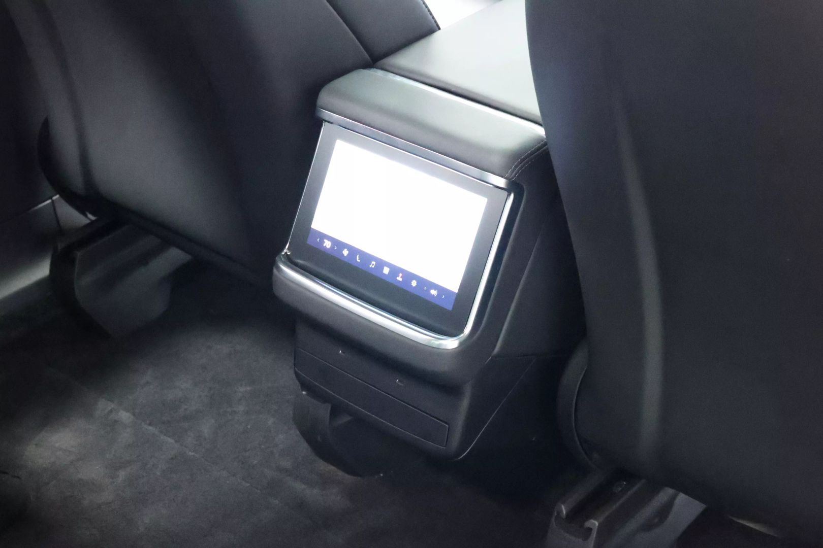 2022 Tesla Model X - Image 81
