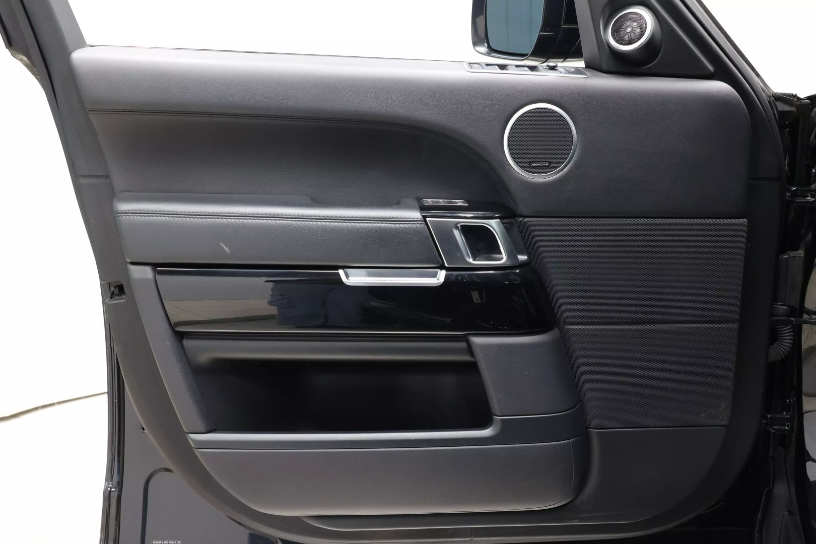 2016 Land Rover Range Rover - Image 9