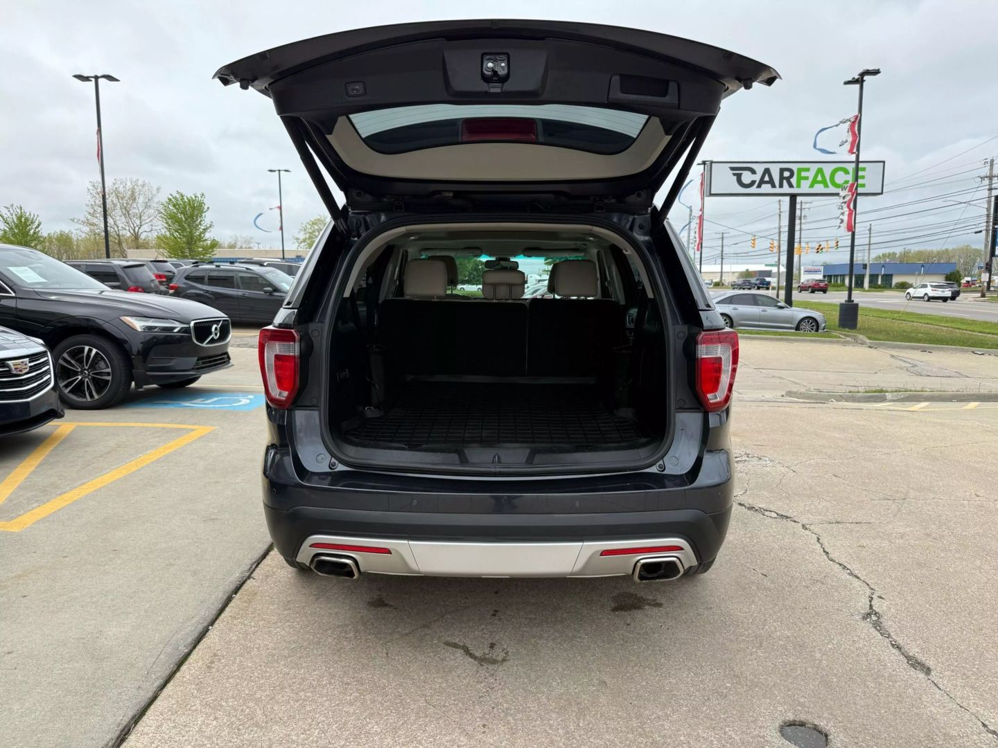 2017 Ford Explorer - Image 12