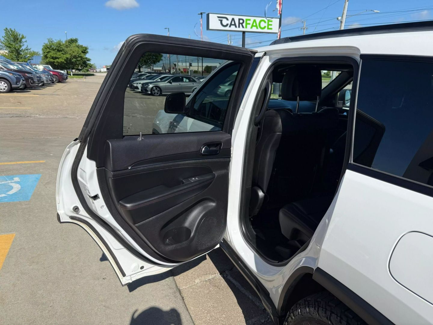 2020 Jeep Grand Cherokee - Image 21