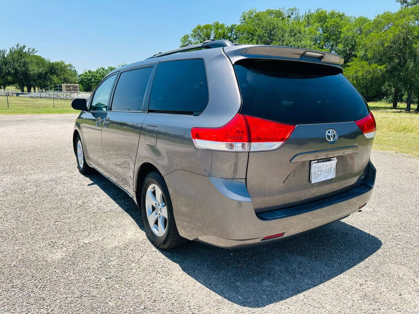2014 Toyota Sienna - Image 8