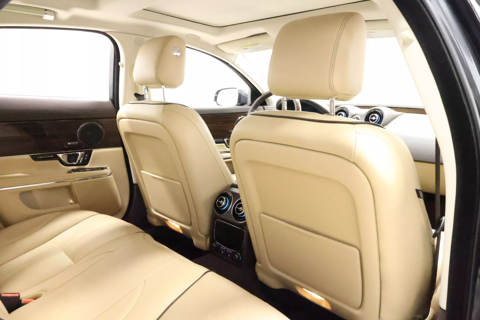 2017 Jaguar Xj - Image 78