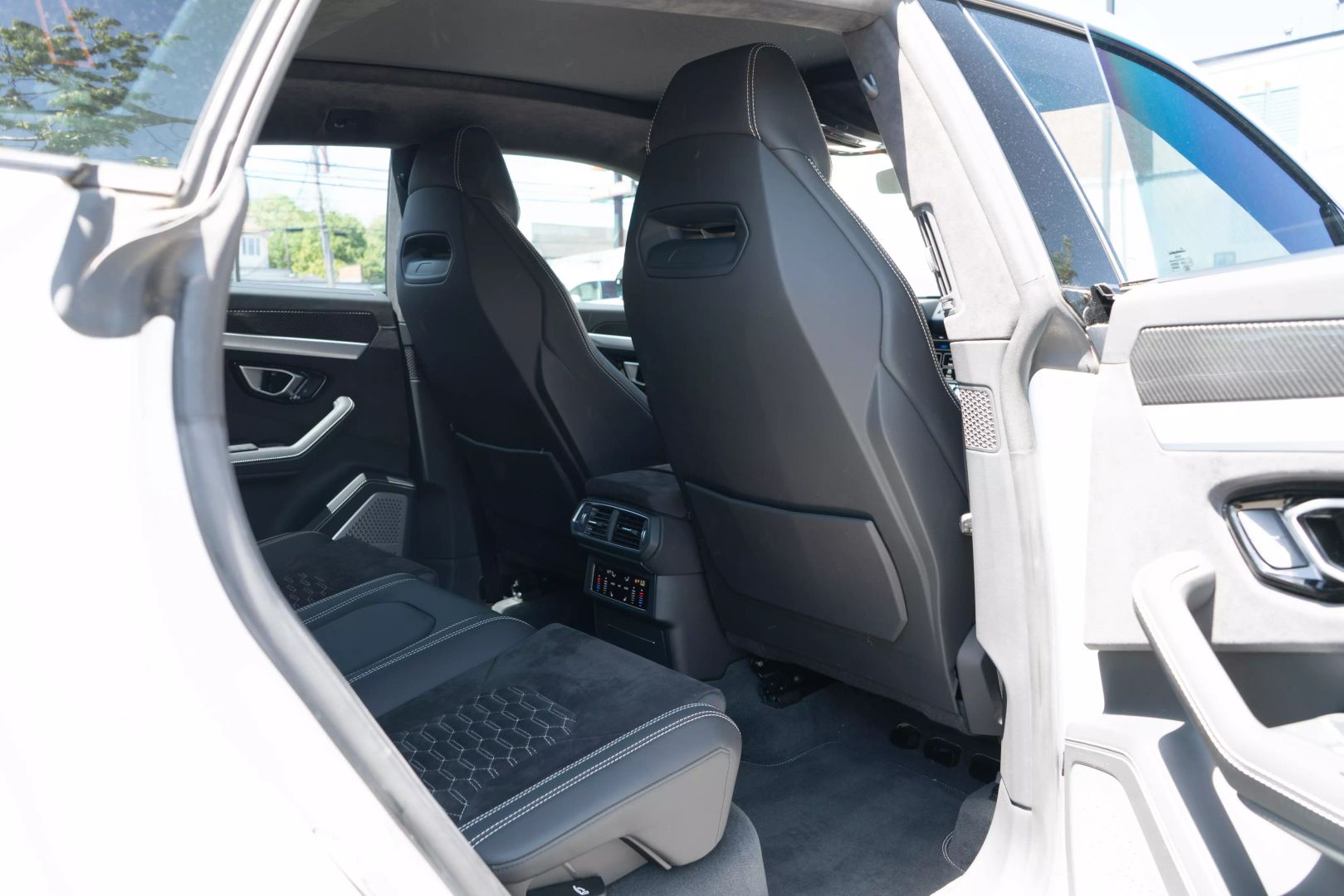 2019 Lamborghini Urus - Image 64