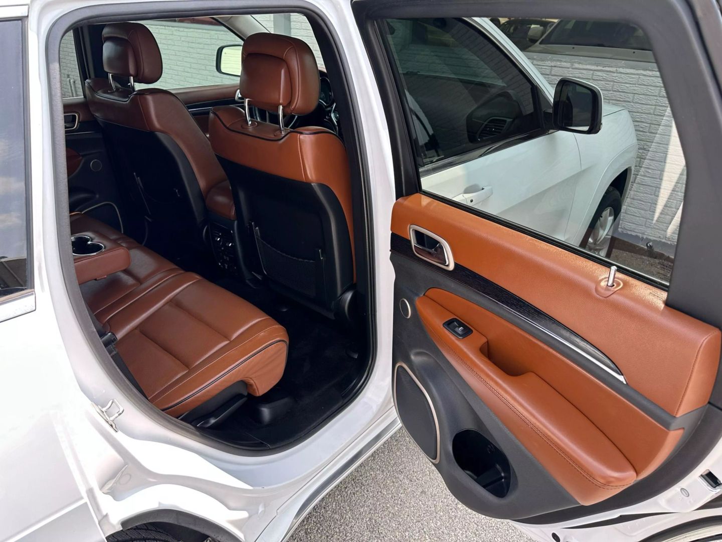 2015 Jeep Grand Cherokee - Image 39