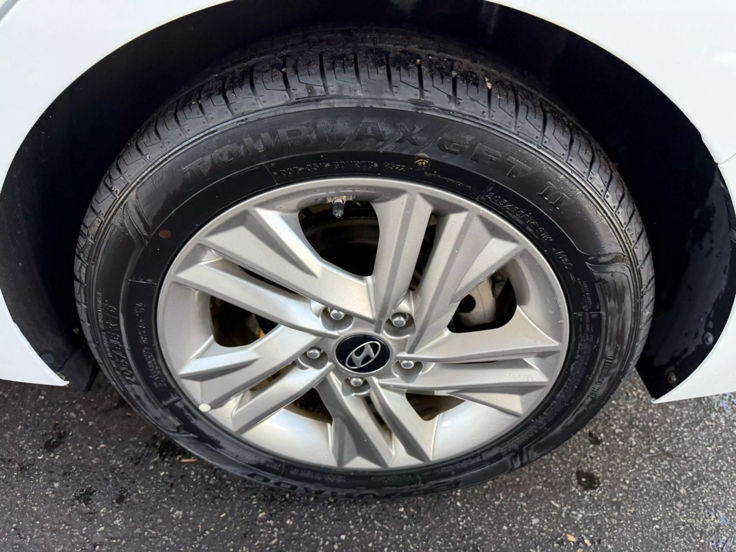 2019 Hyundai Elantra - Image 40