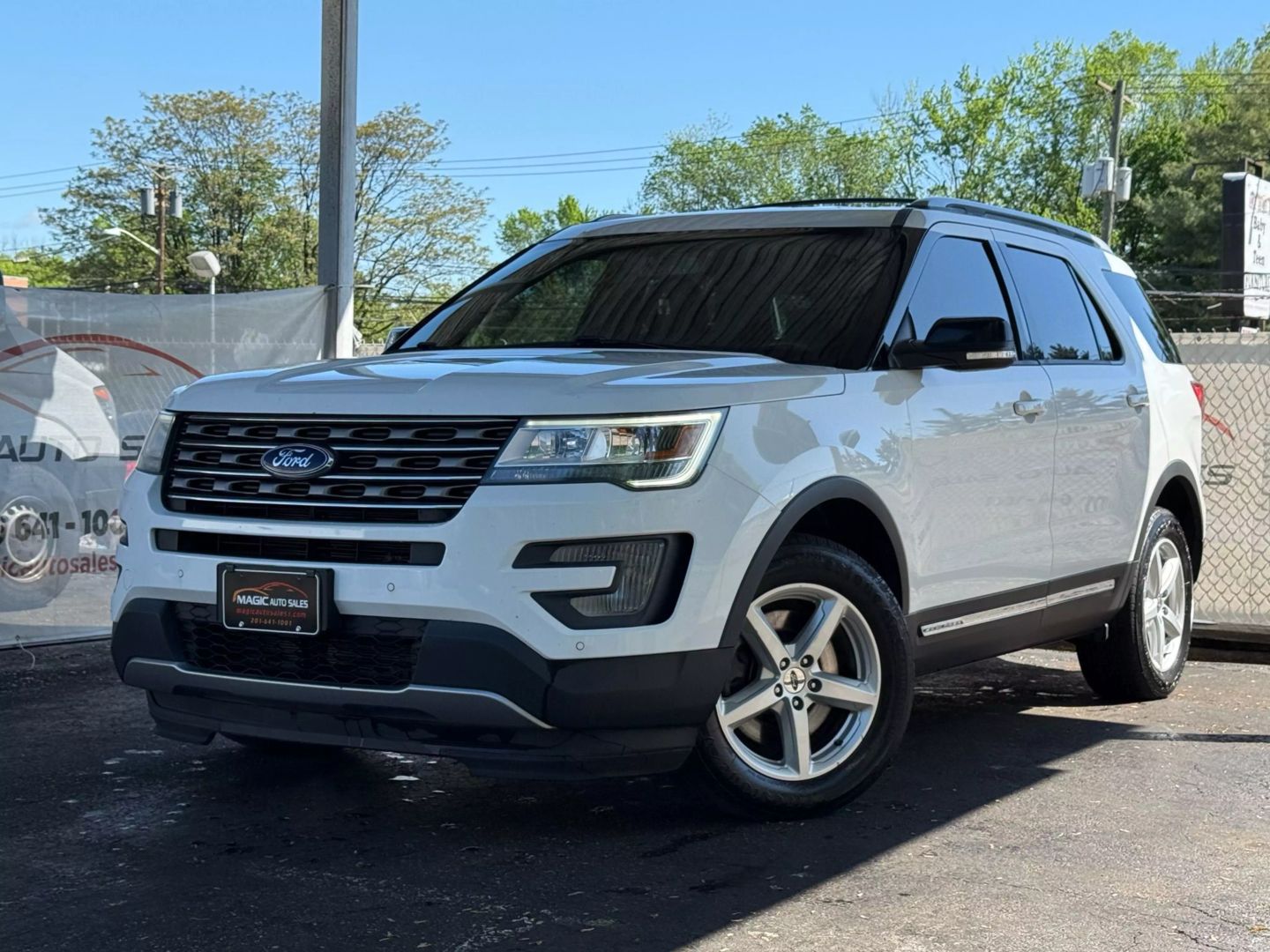 2017 Ford Explorer - Image 1