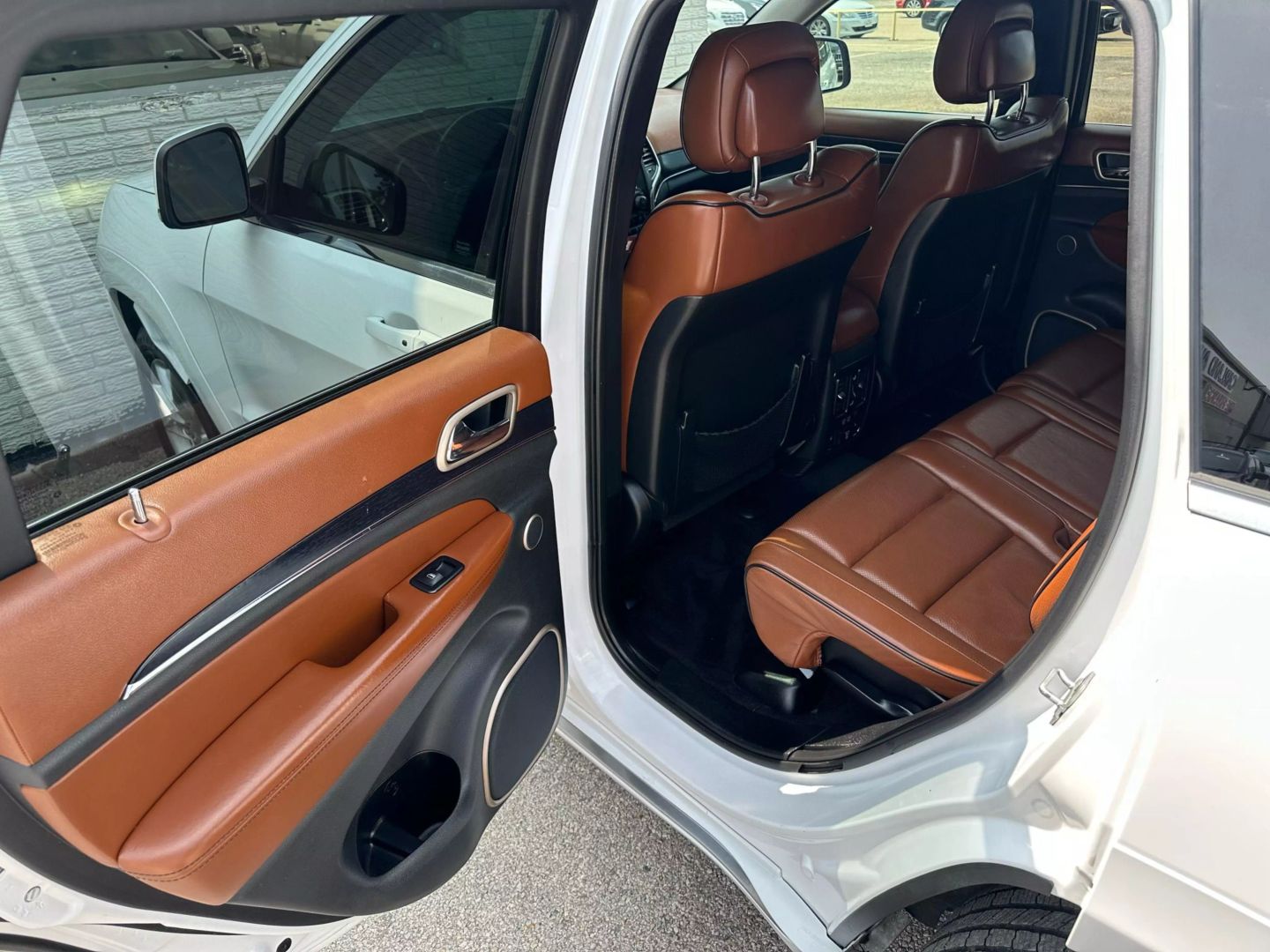 2015 Jeep Grand Cherokee - Image 24