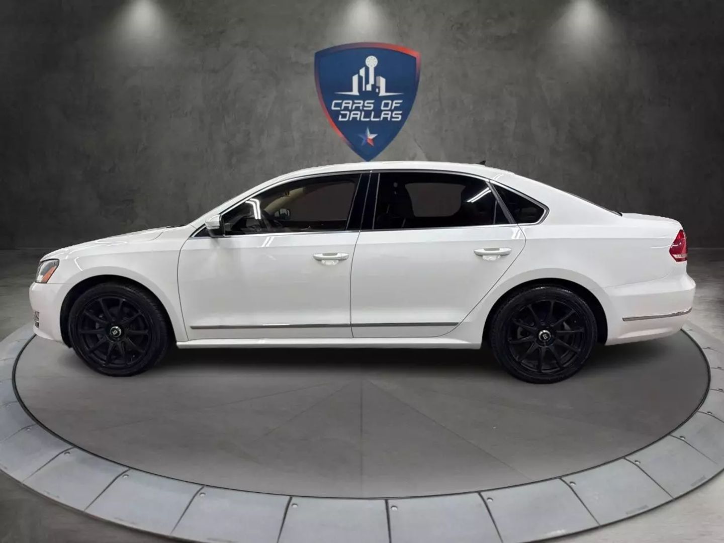 2015 Volkswagen Passat - Image 2