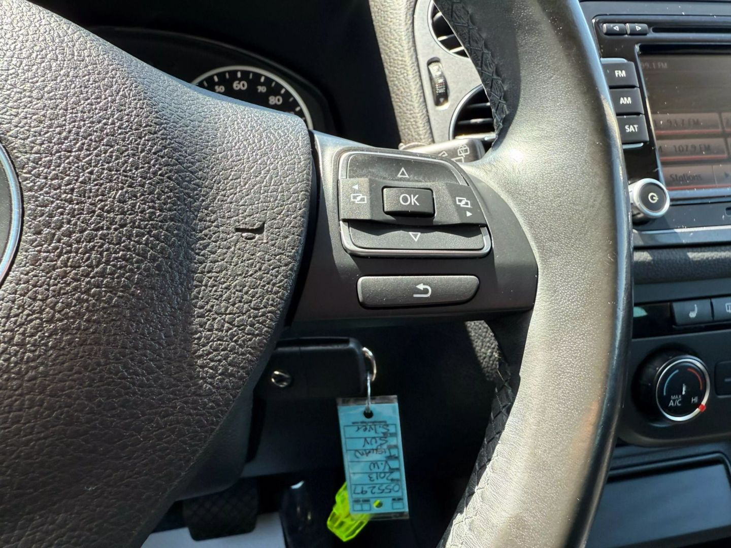 2013 Volkswagen Tiguan - Image 28