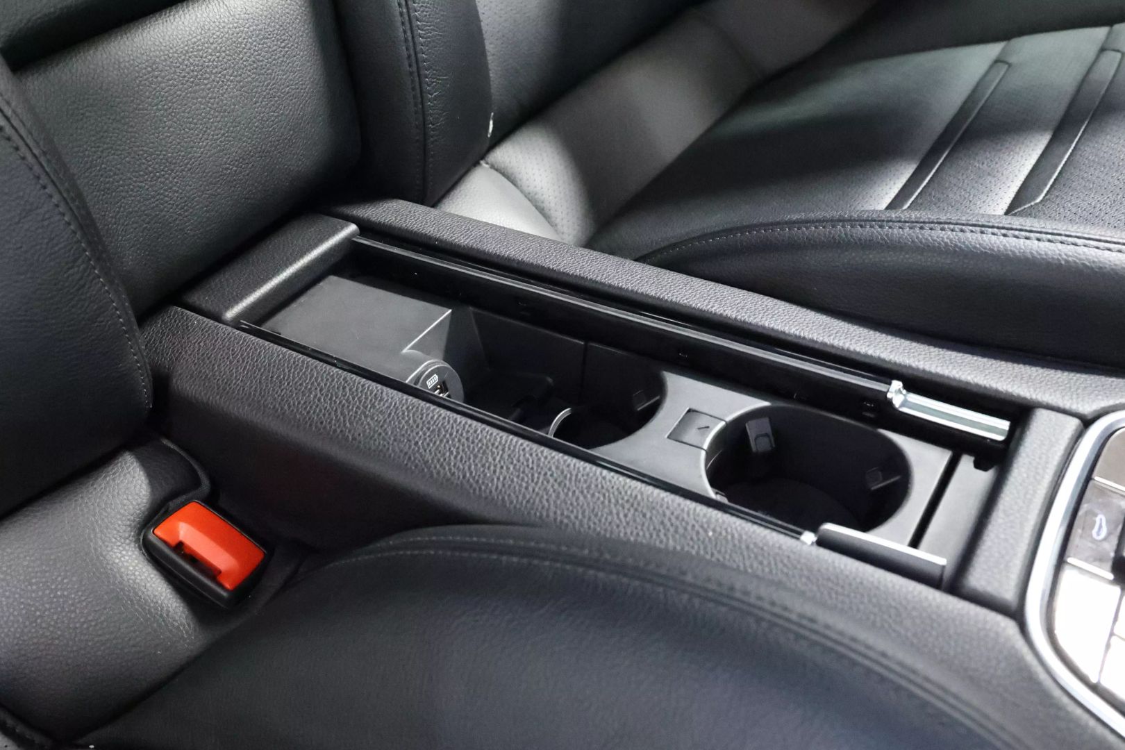 2018 Porsche Panamera - Image 78