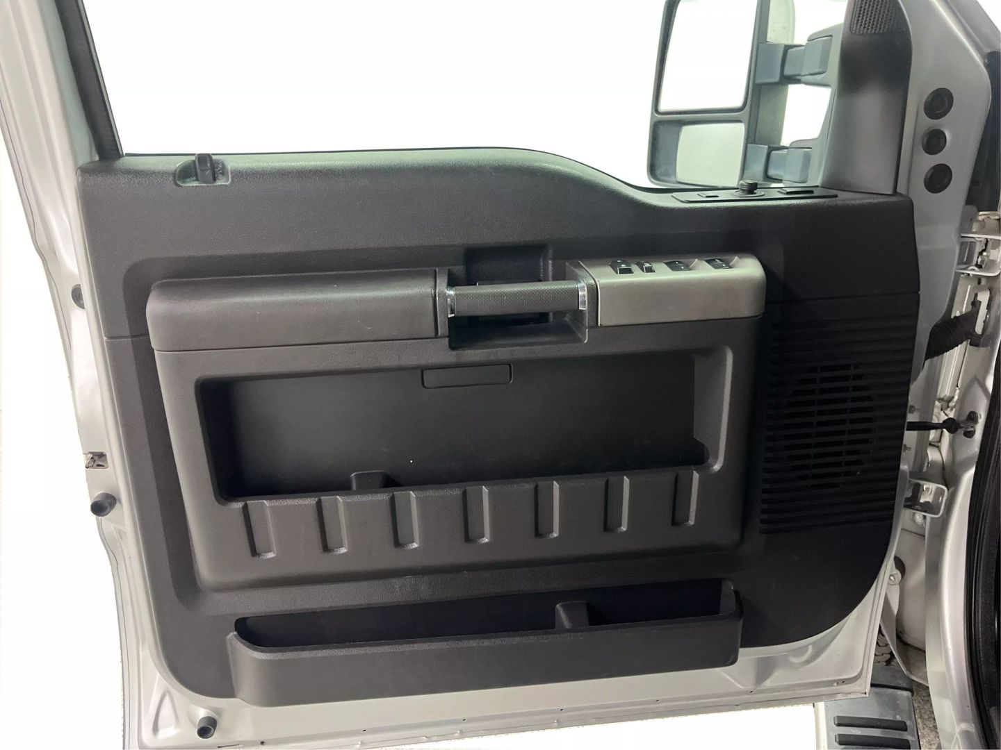 2011 Ford F350 Super Duty Crew Cab - Image 21