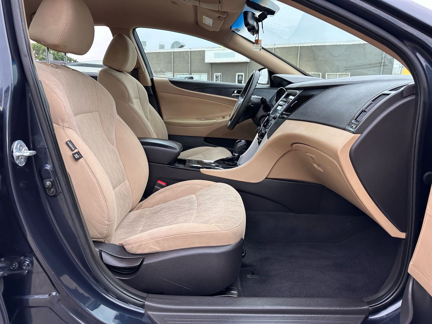 2014 Hyundai Sonata - Image 21