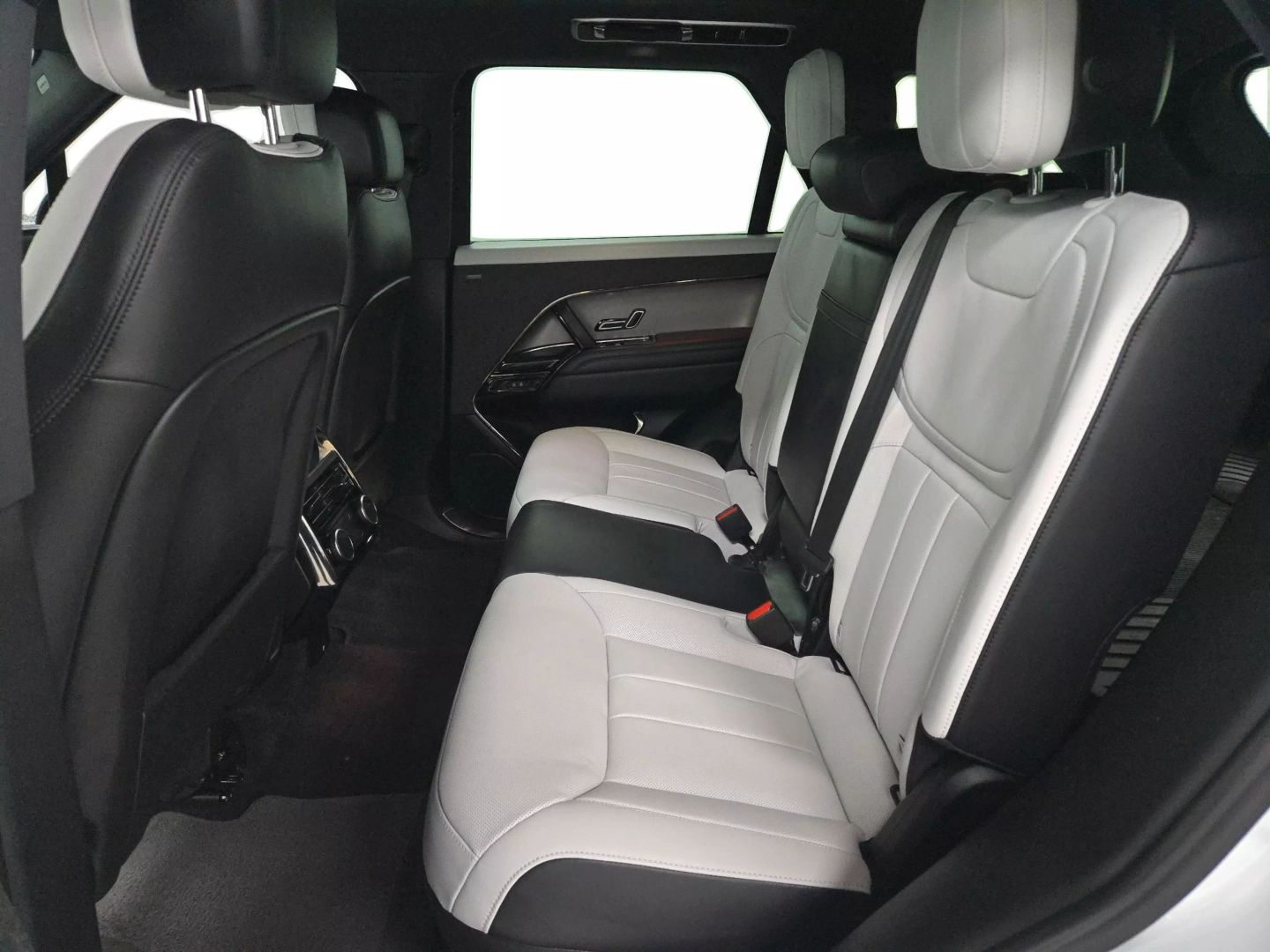 2024 Land Rover Range Rover Sport - Image 10