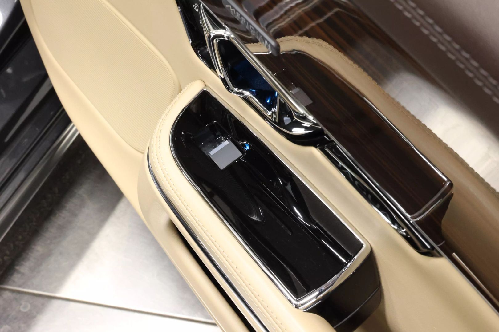 2017 Jaguar Xj - Image 82