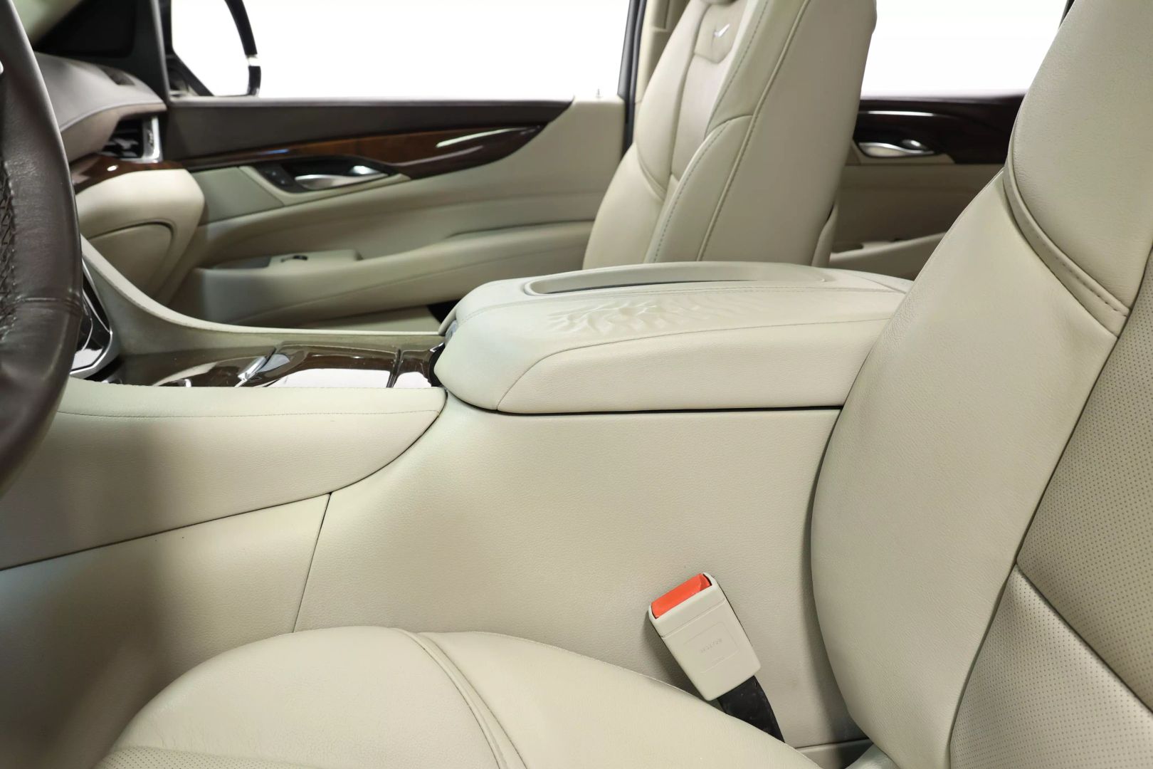 2017 Cadillac Escalade - Image 21