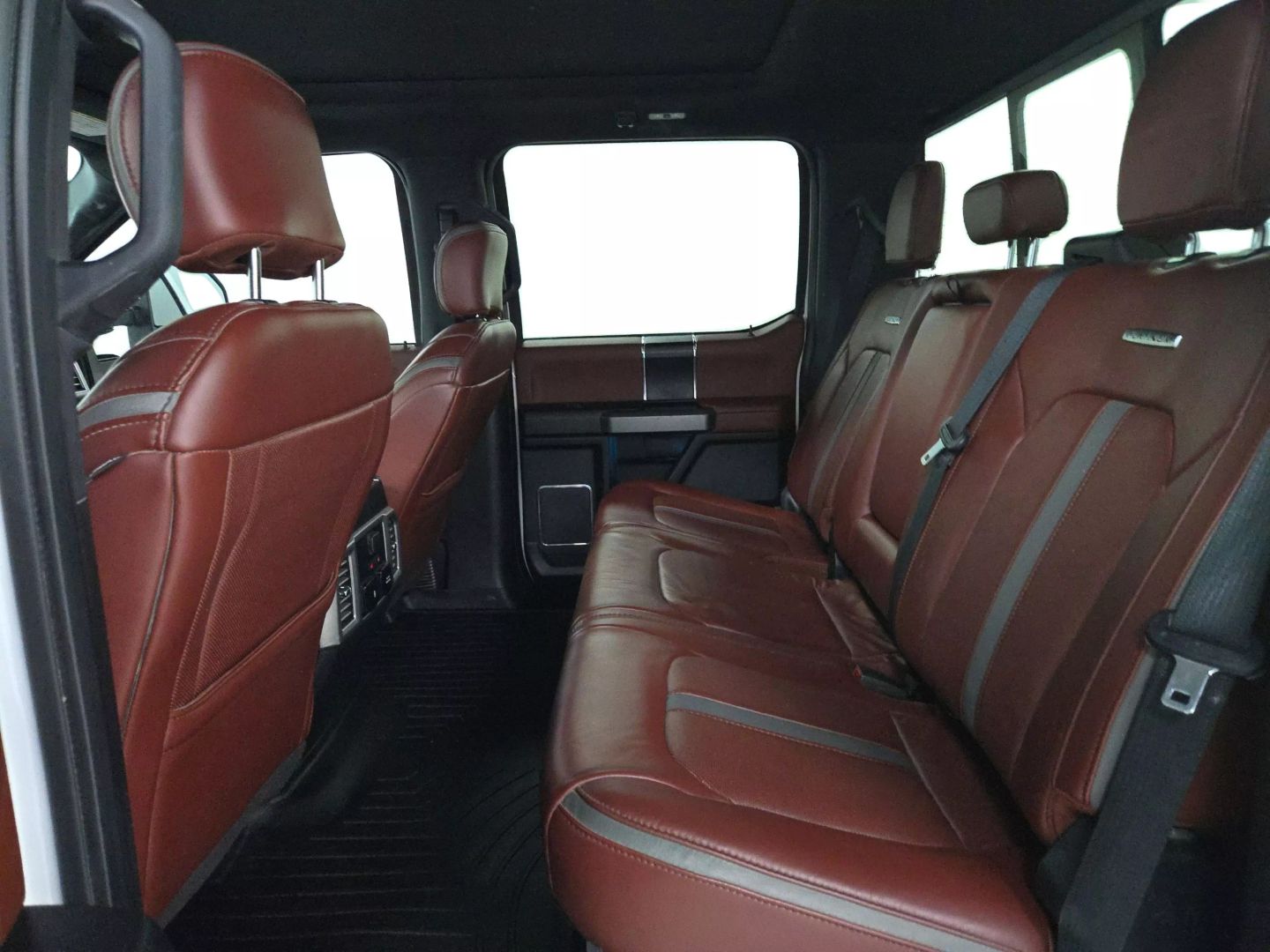 2019 Ford F350 Super Duty Crew Cab - Image 10