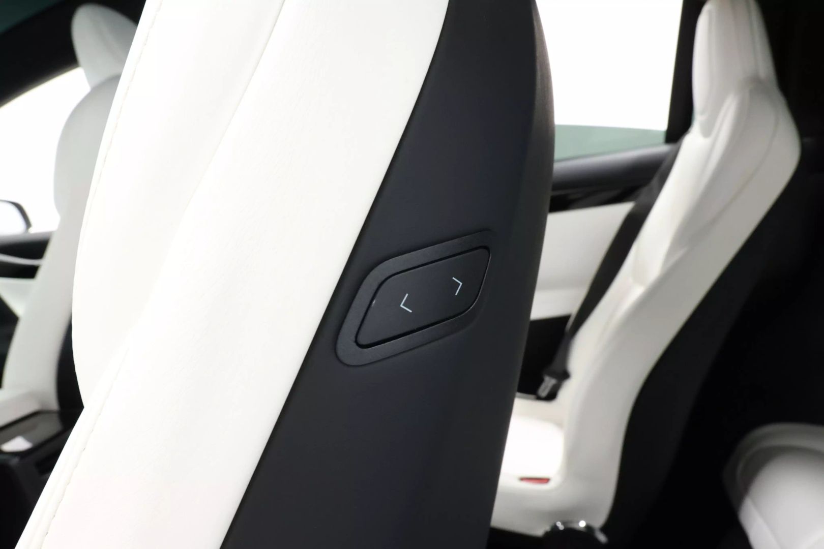 2020 Tesla Model X - Image 60