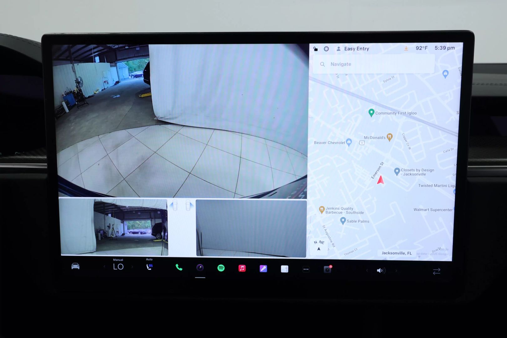 2022 Tesla Model X - Image 30