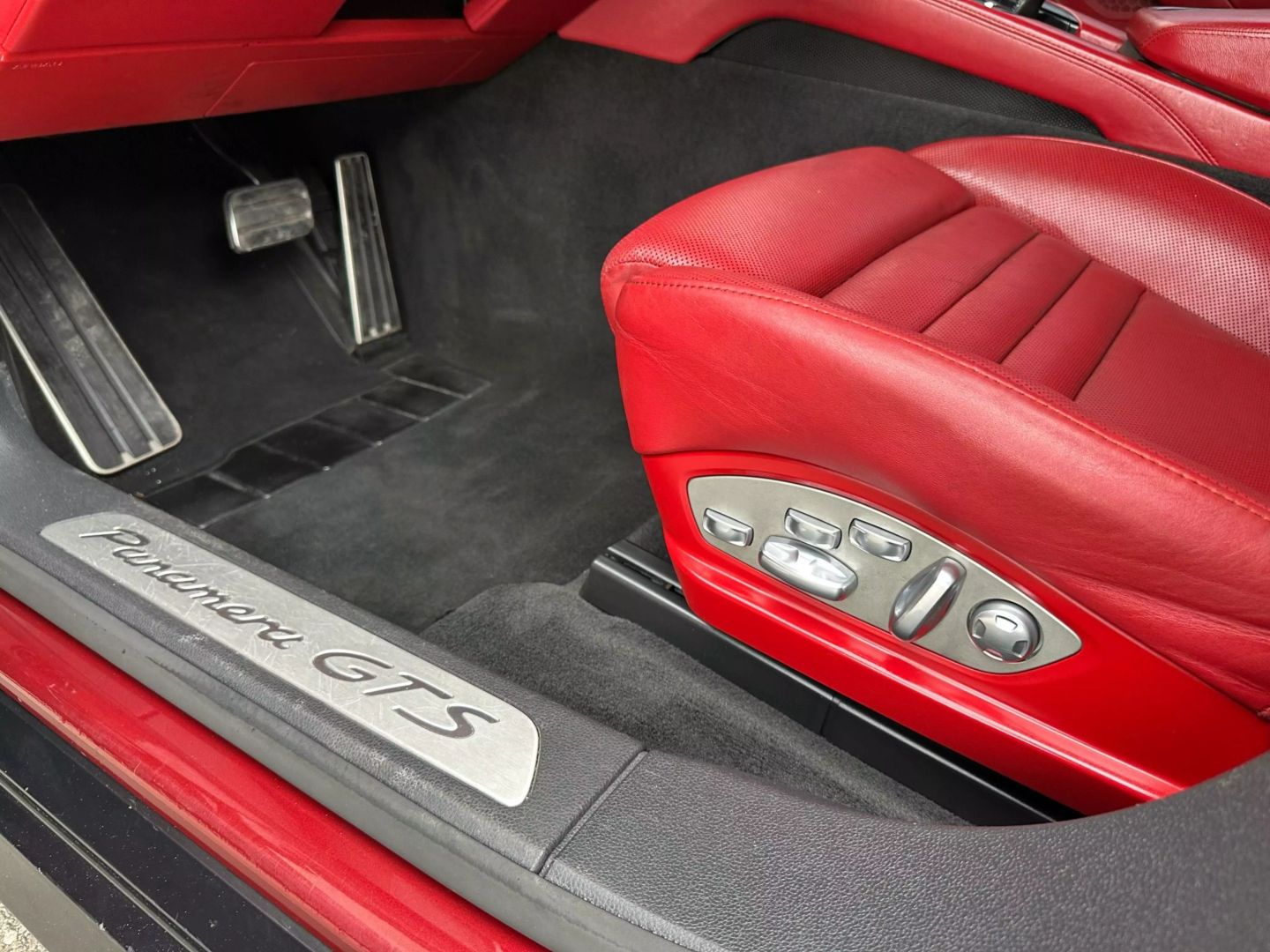 2014 Porsche Panamera - Image 30