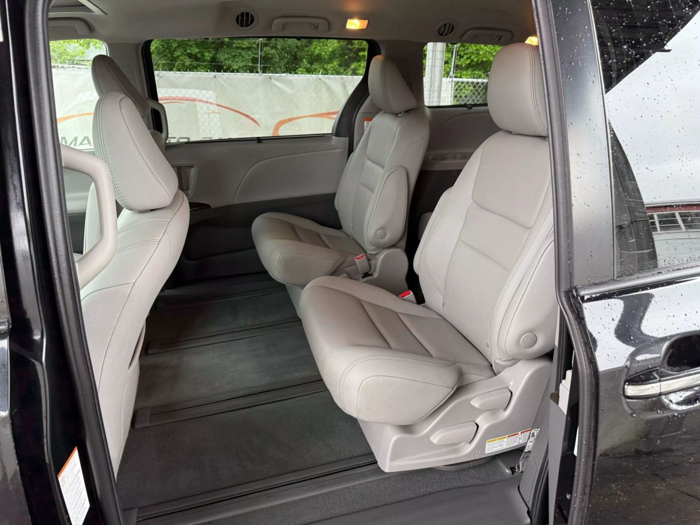 2020 Toyota Sienna - Image 17