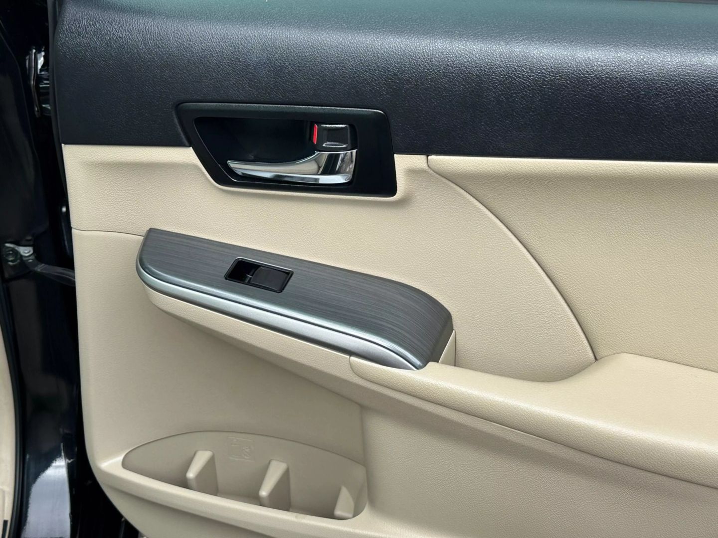 2012 Toyota Camry - Image 22