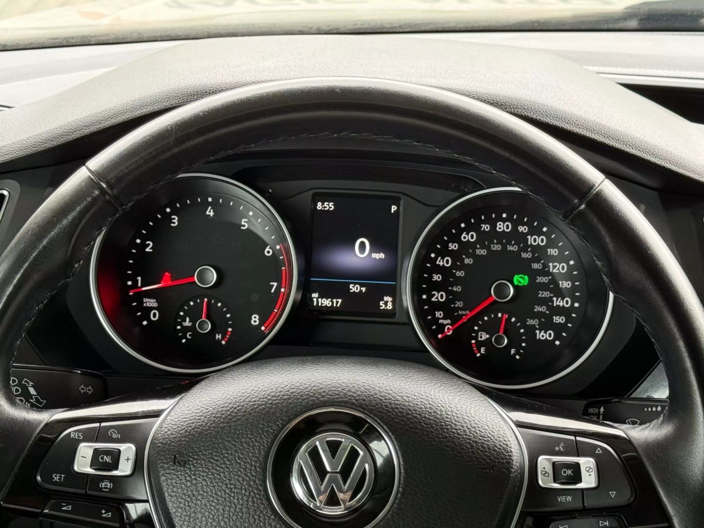 2019 Volkswagen Tiguan - Image 36