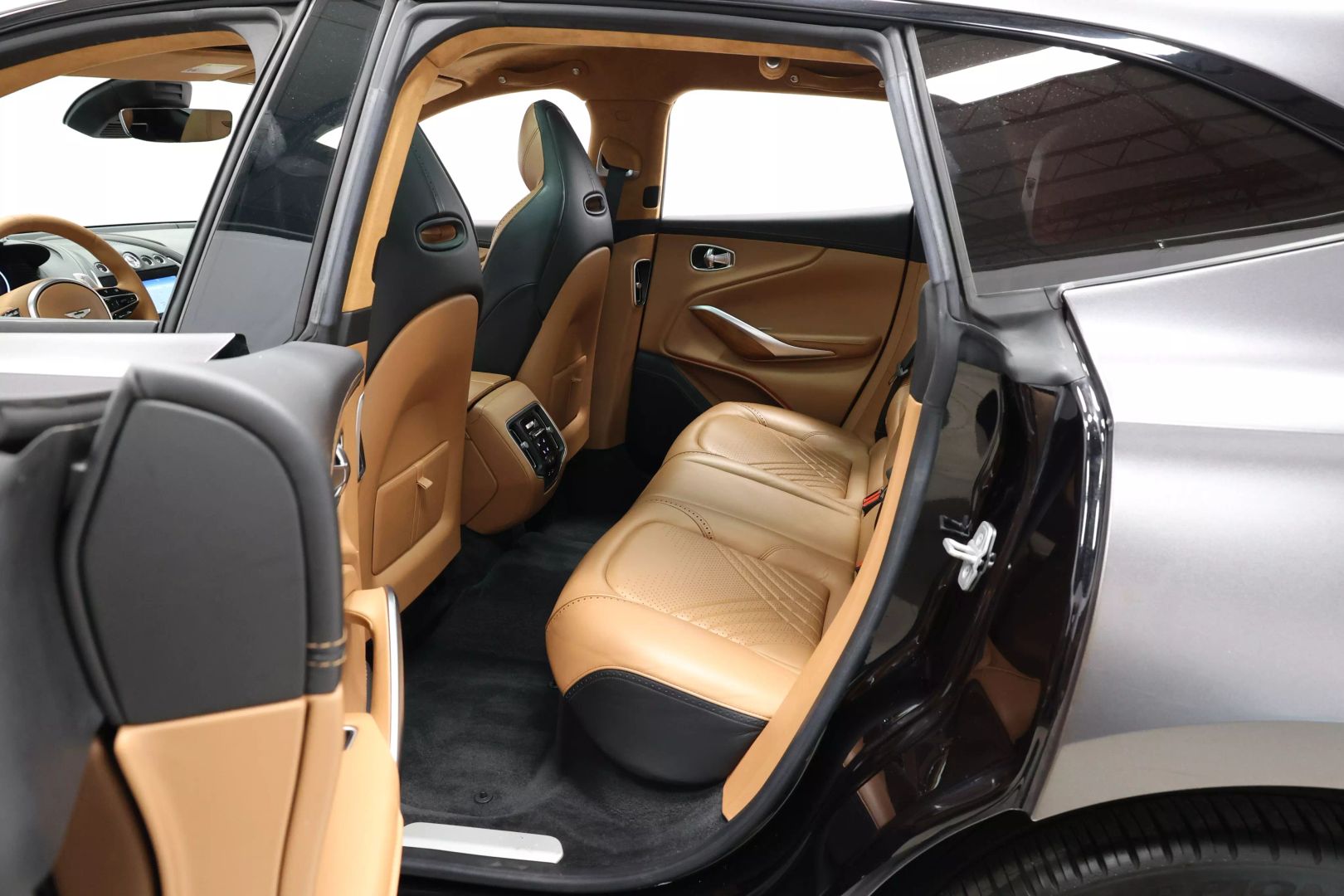 2021 Aston Martin Dbx - Image 60