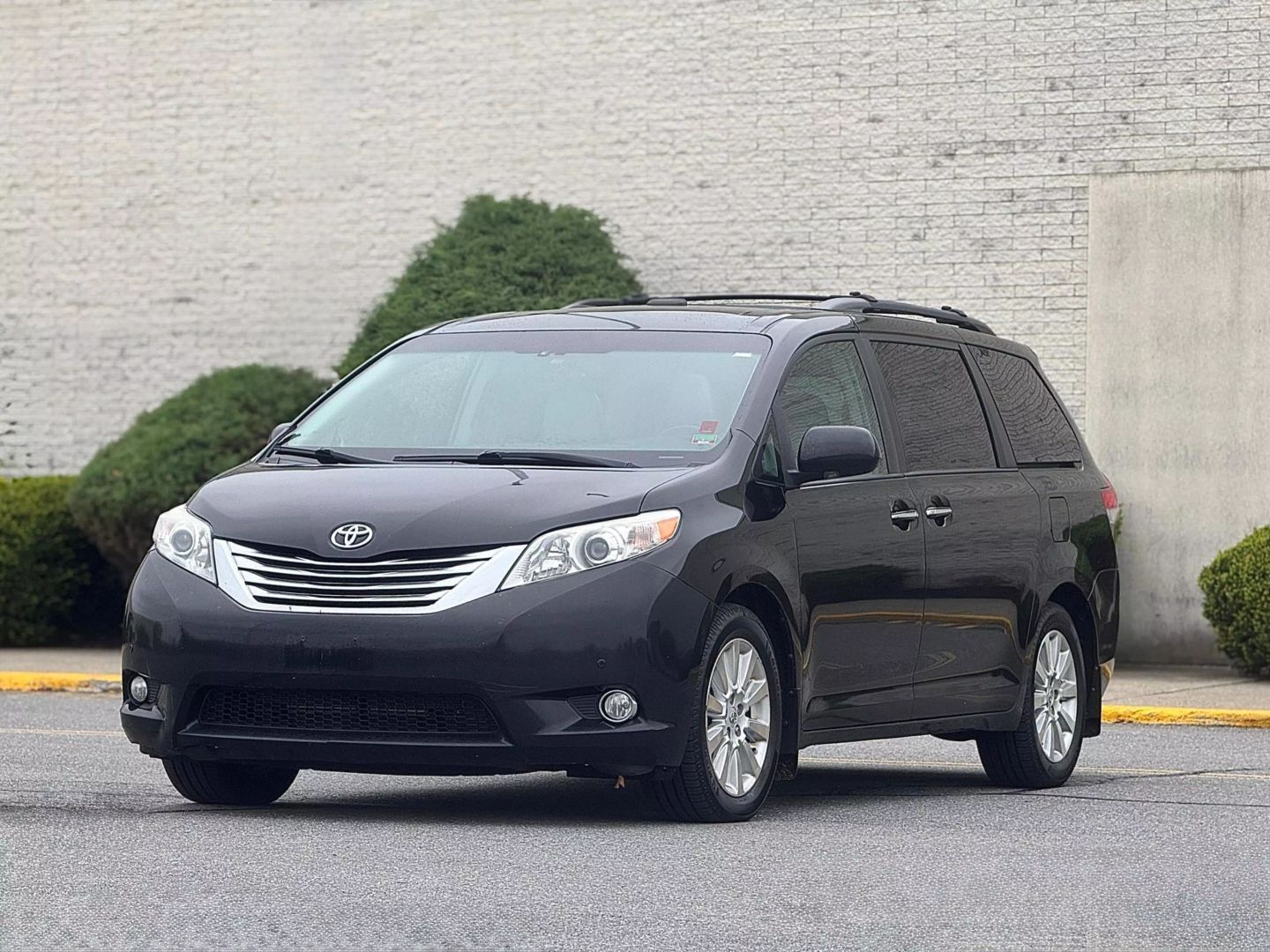 Used 2011 Toyota Sienna Limited with VIN 5TDDK3DC5BS023095 for sale in Marlboro, MA