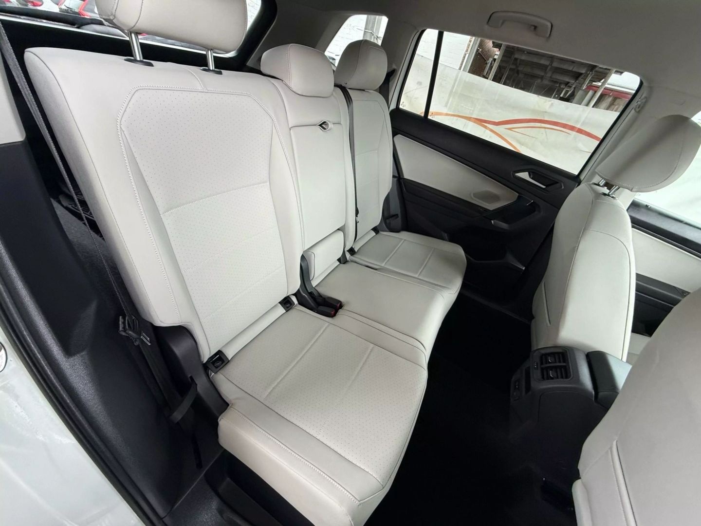 2019 Volkswagen Tiguan - Image 23