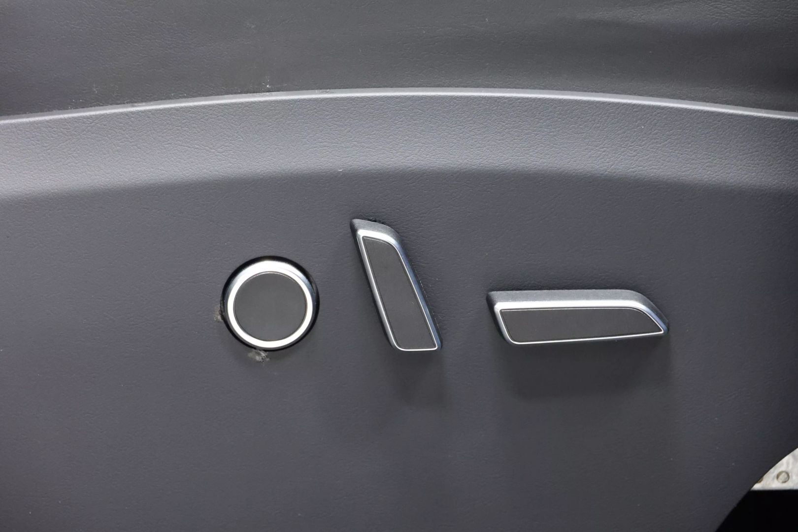 2022 Tesla Model X - Image 92