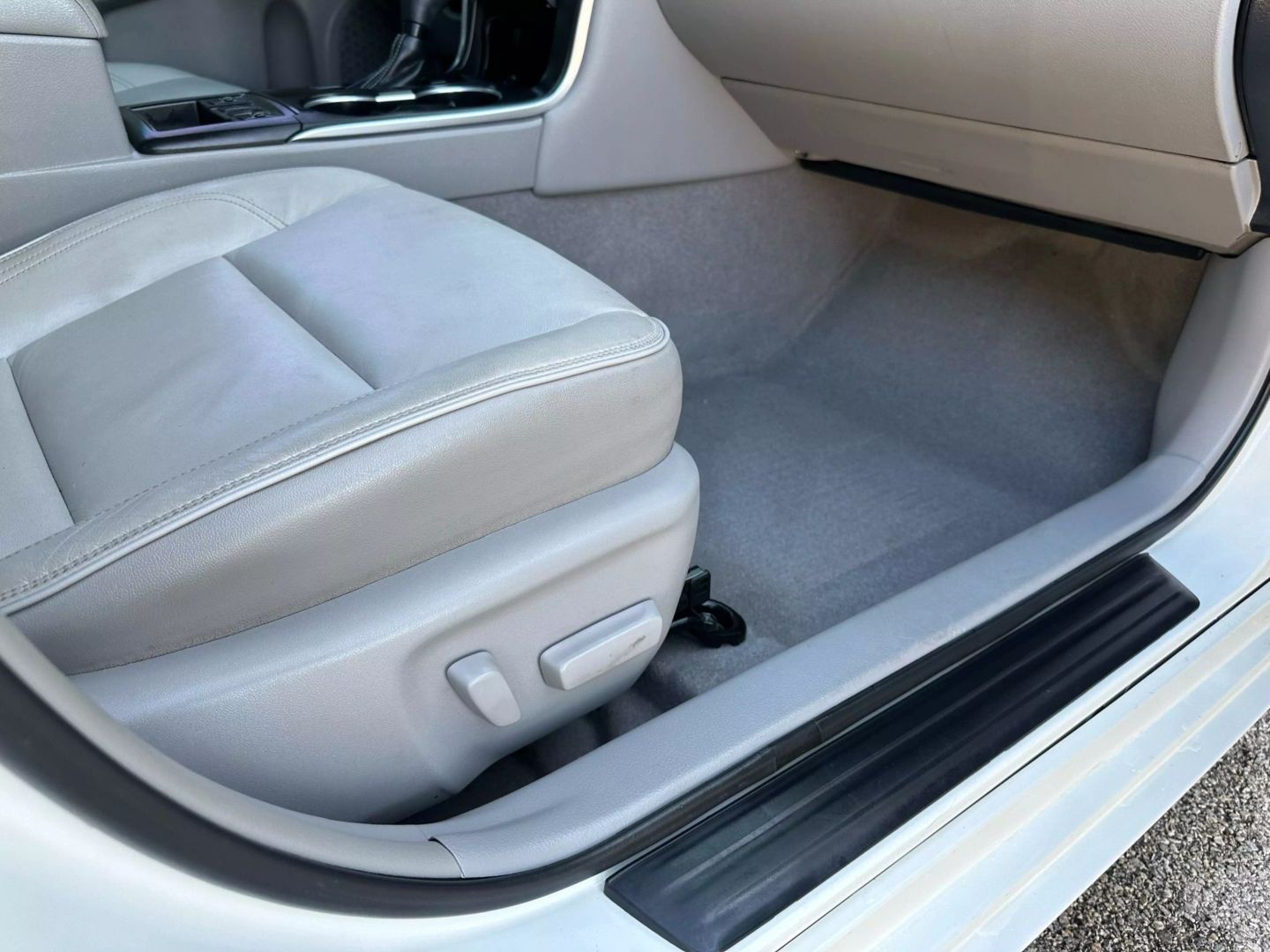 2015 Toyota Camry - Image 34