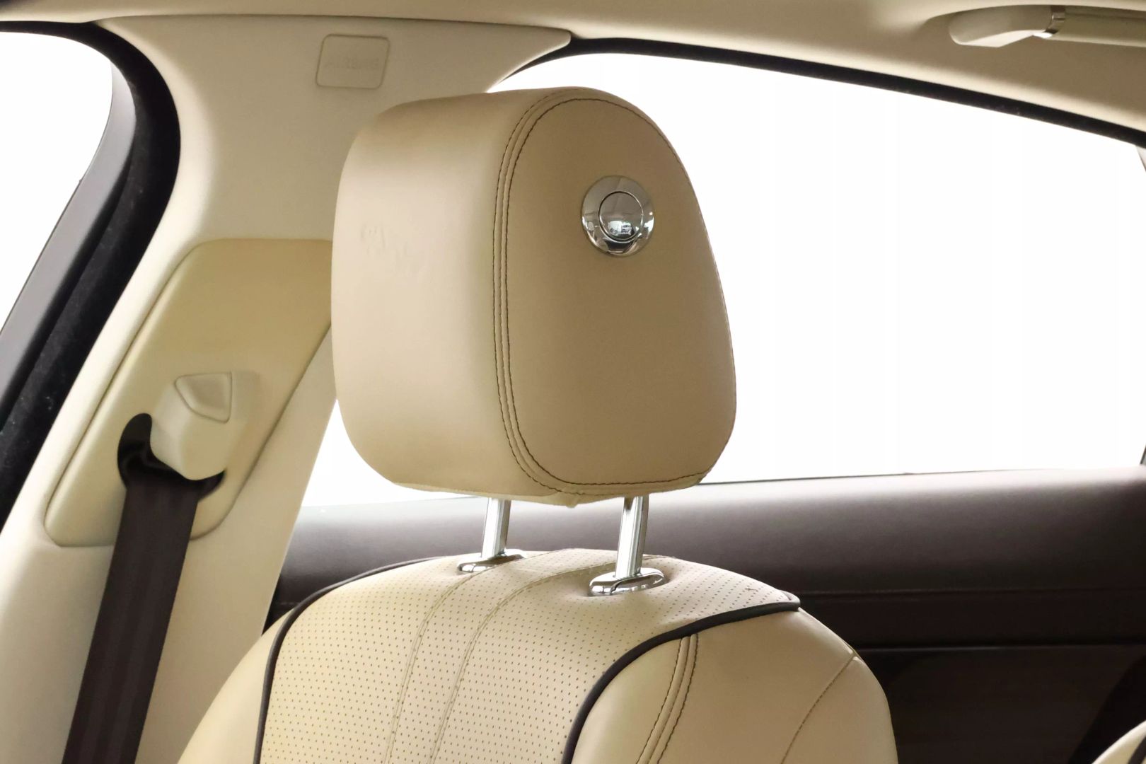 2017 Jaguar Xj - Image 18