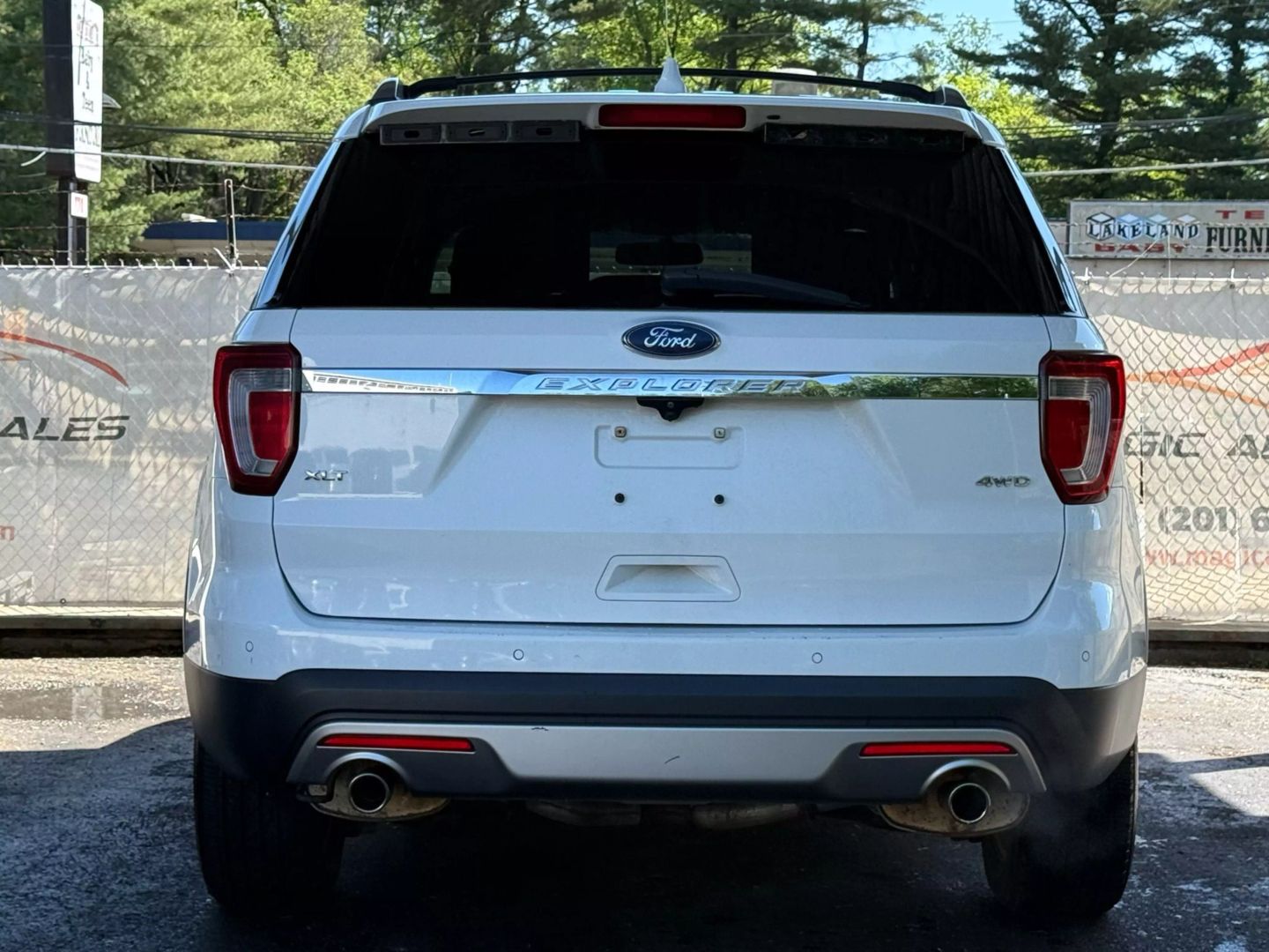 2017 Ford Explorer - Image 10