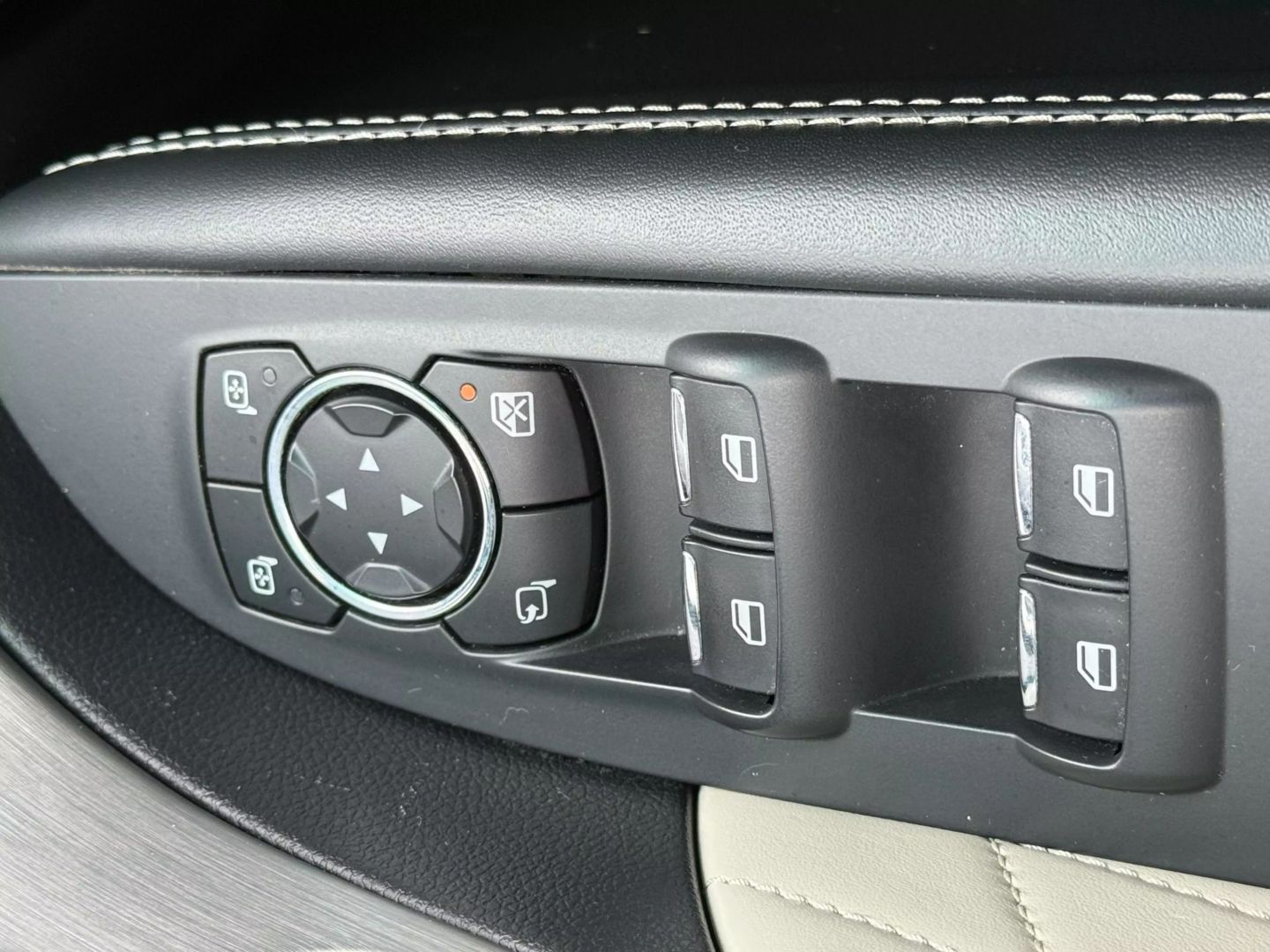 2017 Ford Explorer - Image 54