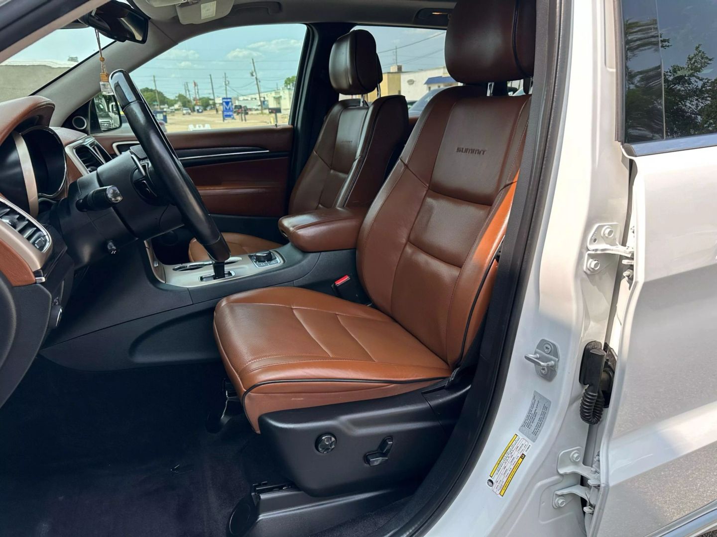 2015 Jeep Grand Cherokee - Image 19