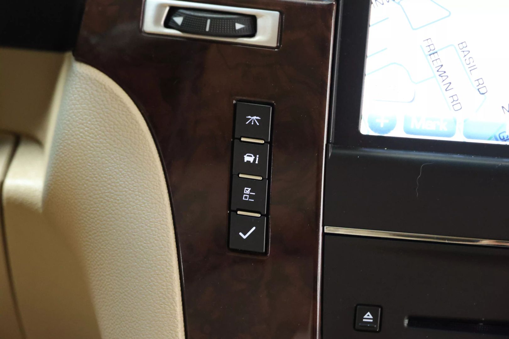 2012 Cadillac Escalade - Image 37
