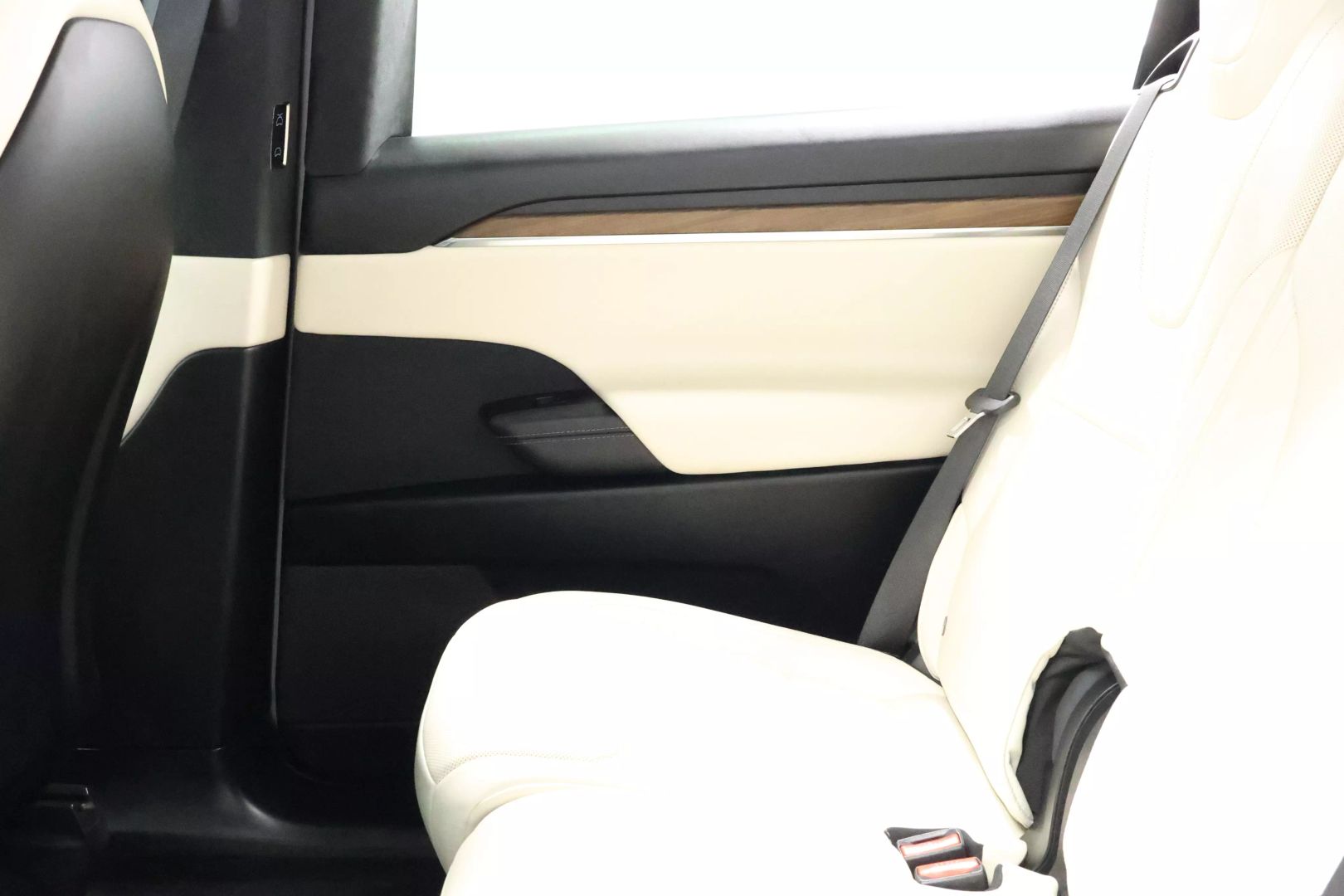 2023 Tesla Model X - Image 50