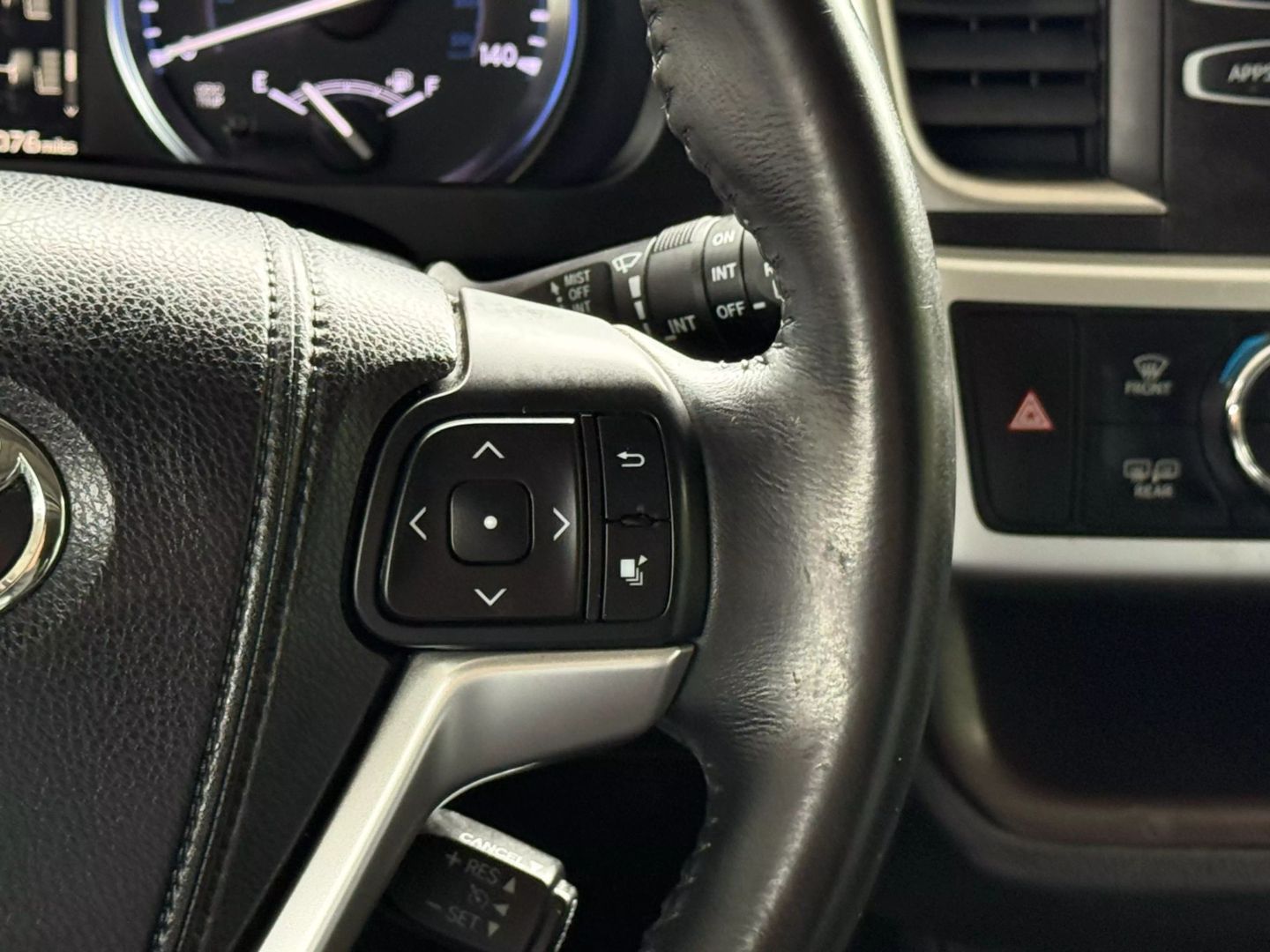 2015 Toyota Highlander - Image 36