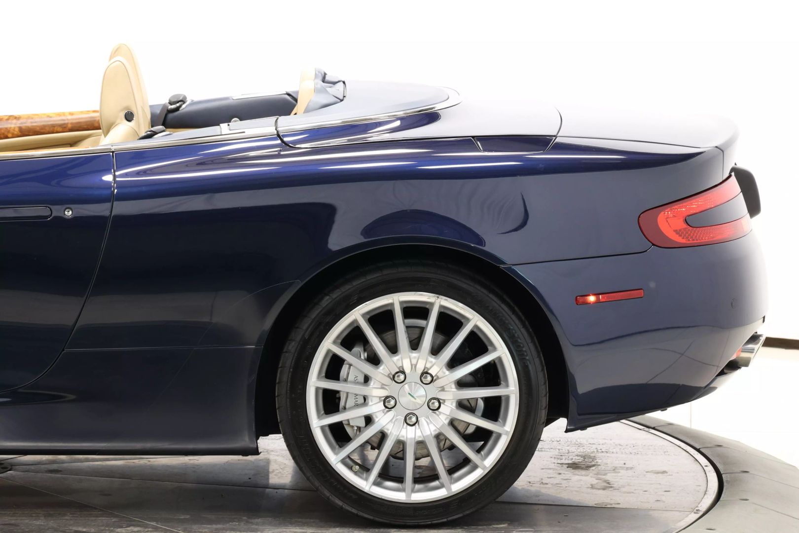 2008 Aston Martin Db9 - Image 8