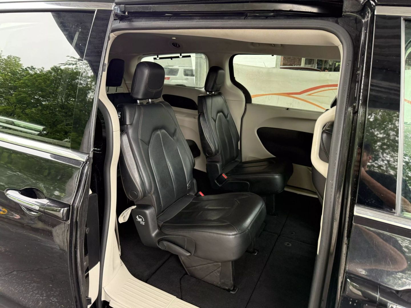 2020 Chrysler Pacifica - Image 24