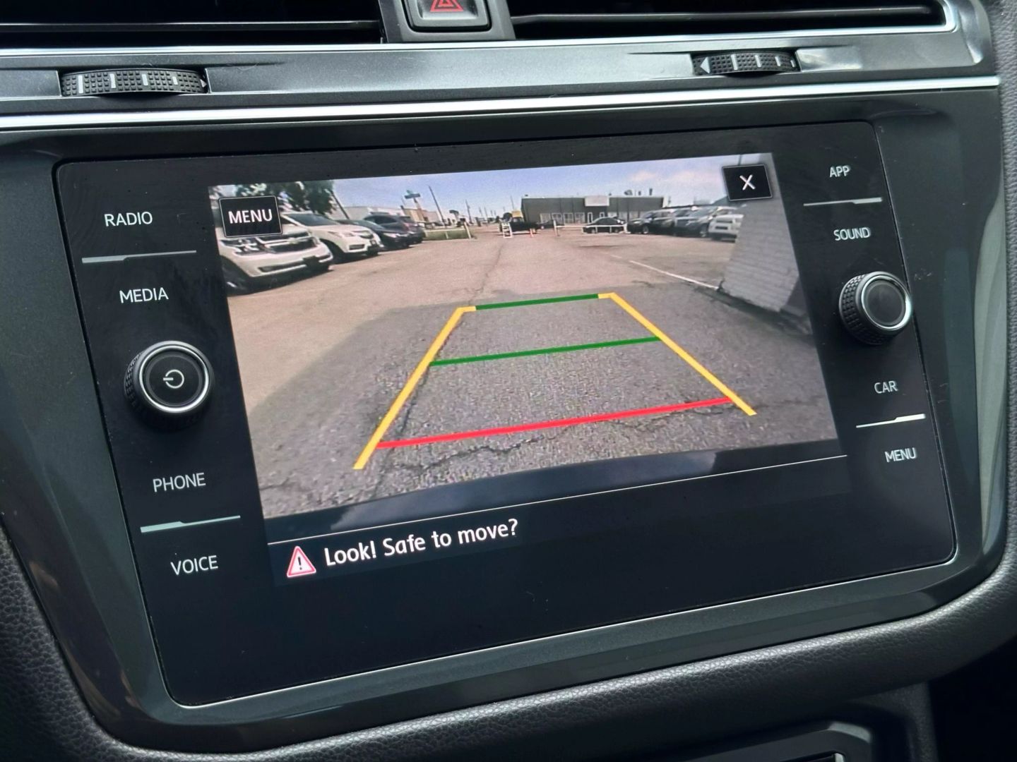 2020 Volkswagen Tiguan - Image 22