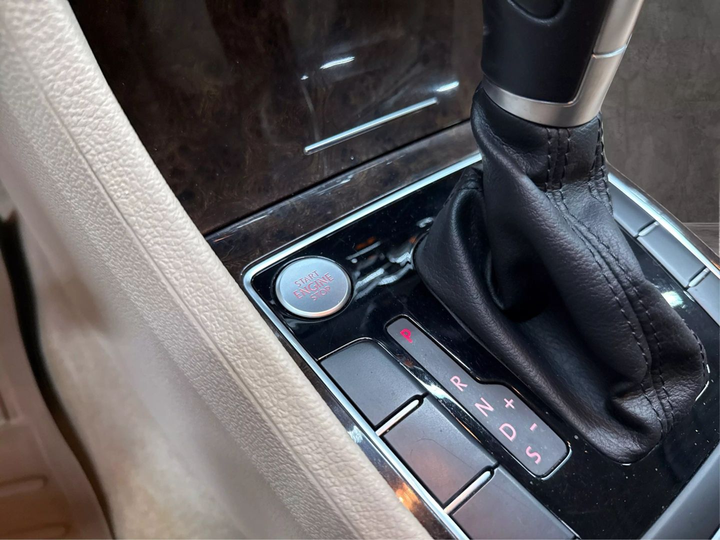 2015 Volkswagen Passat - Image 23