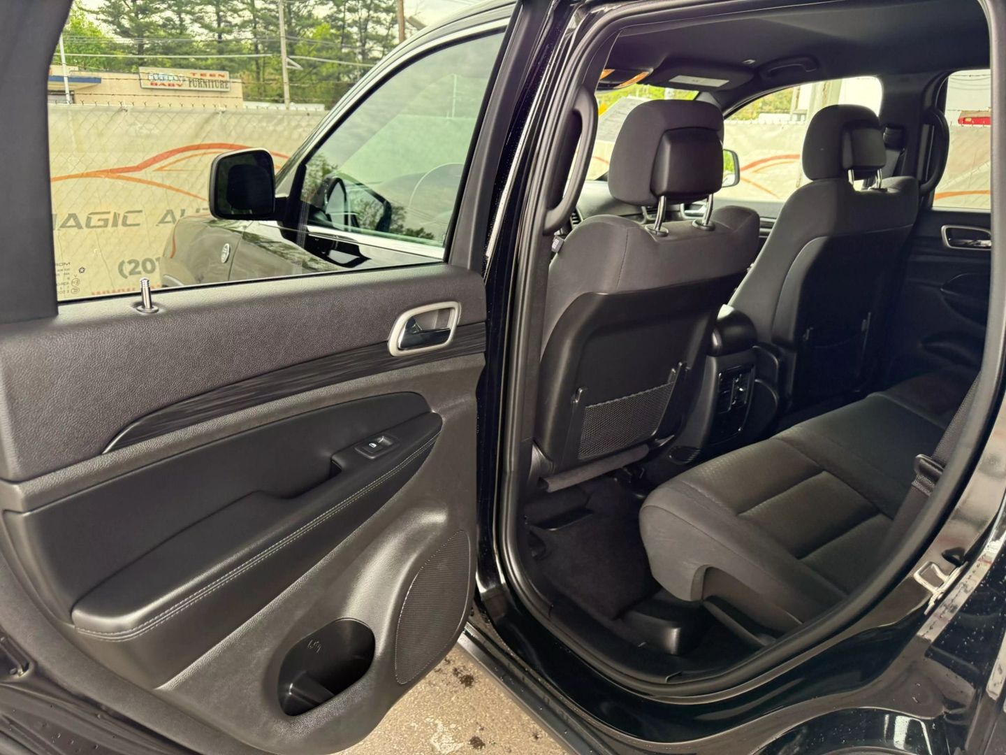 2019 Jeep Grand Cherokee - Image 15