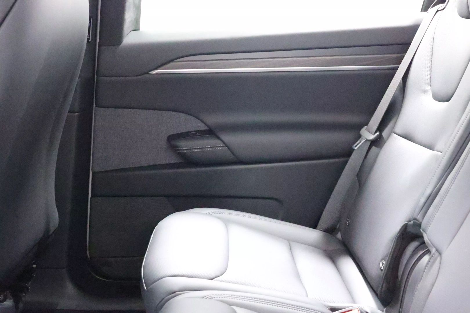 2022 Tesla Model X - Image 48