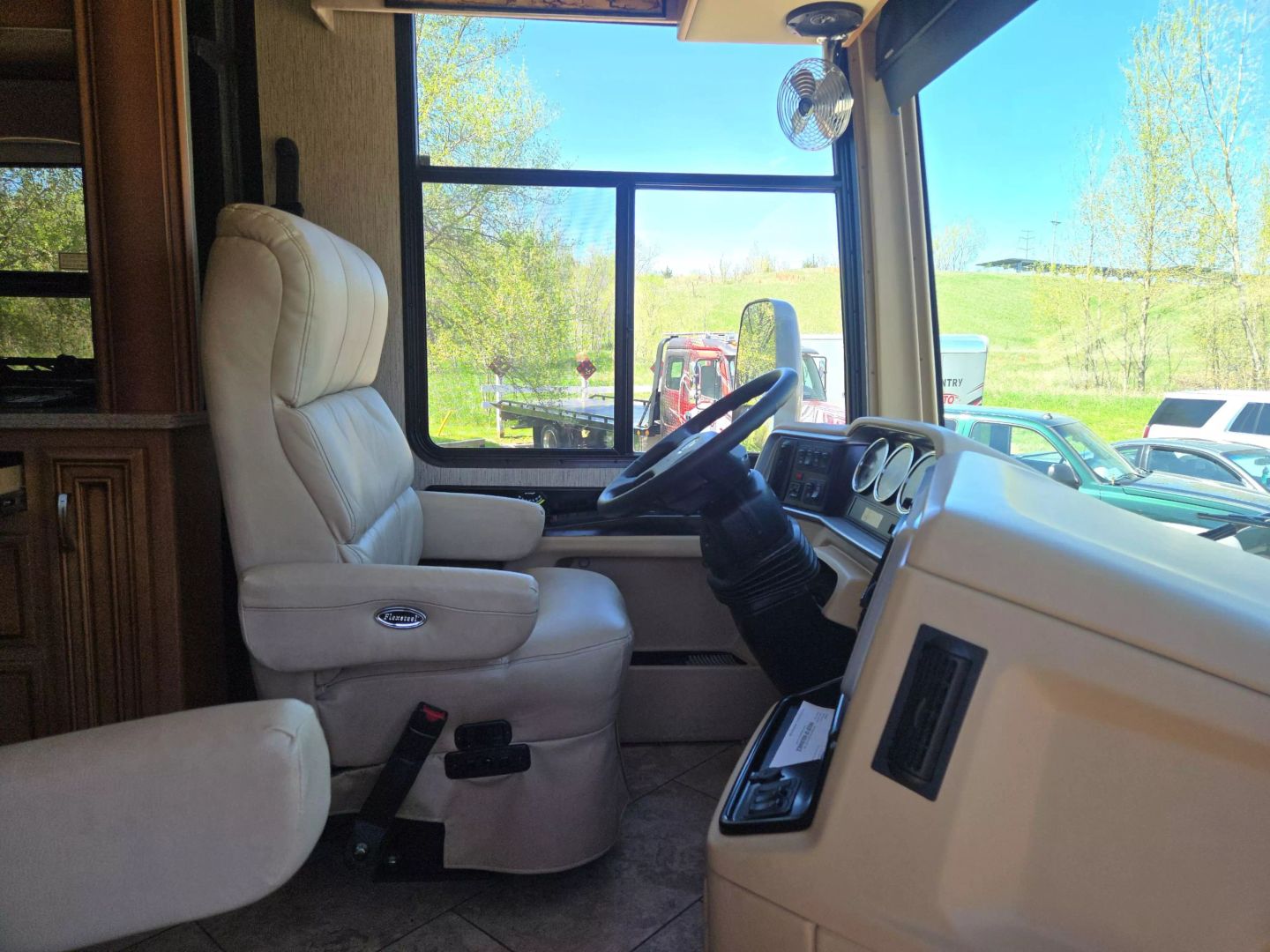 2016 Newmar Ventana Le - Image 8