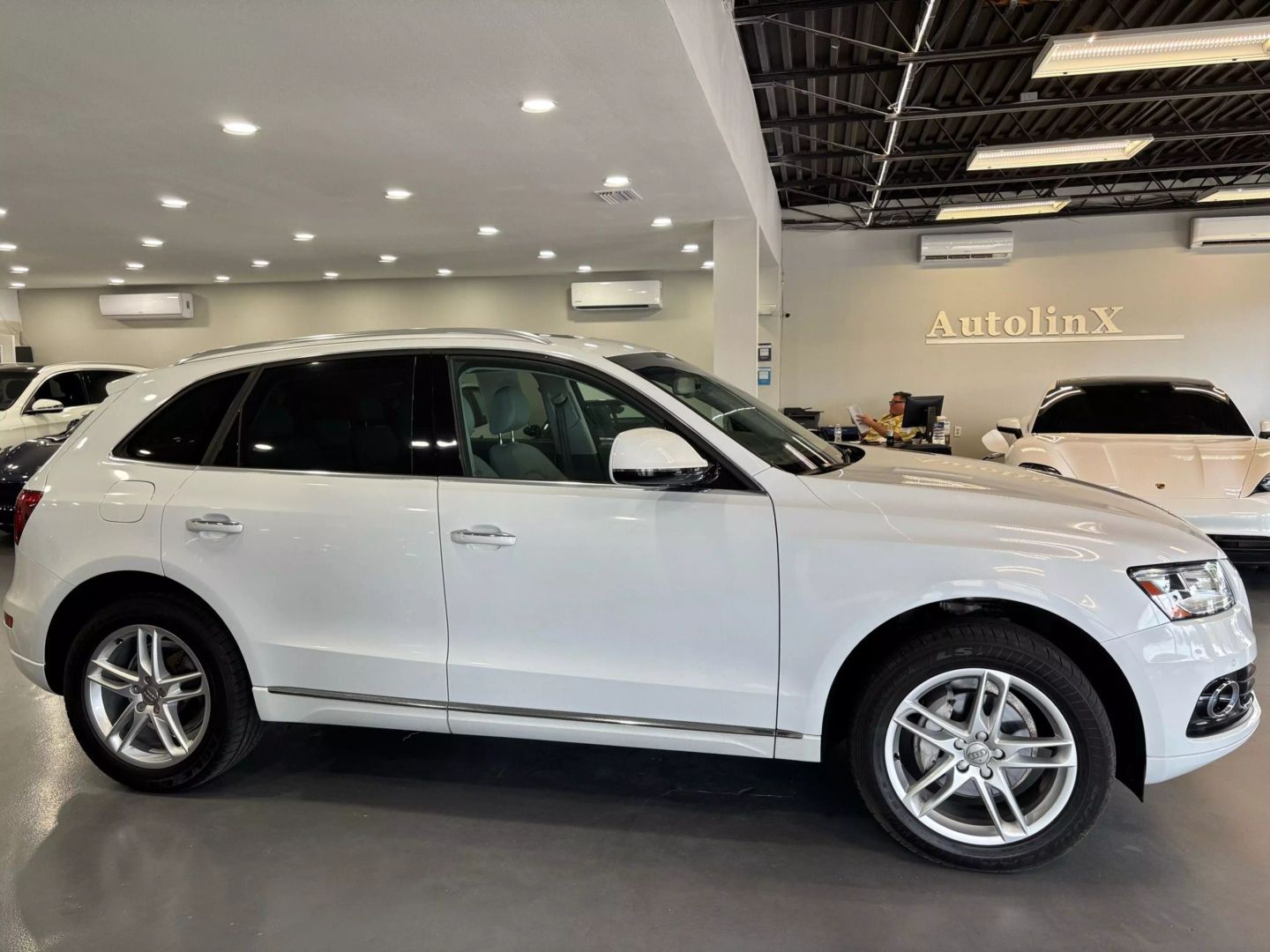 2016 Audi Q5 2.0t Premium Plus Sport Utility 4d - Image 8