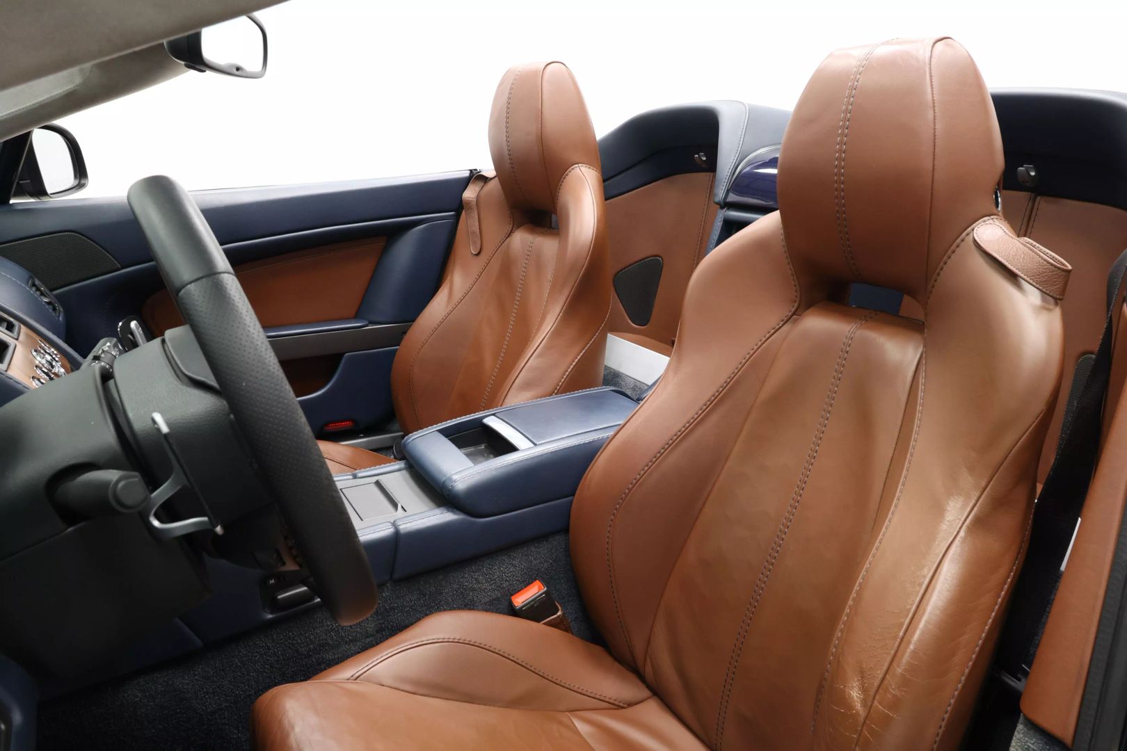 2014 Aston Martin Vantage - Image 13