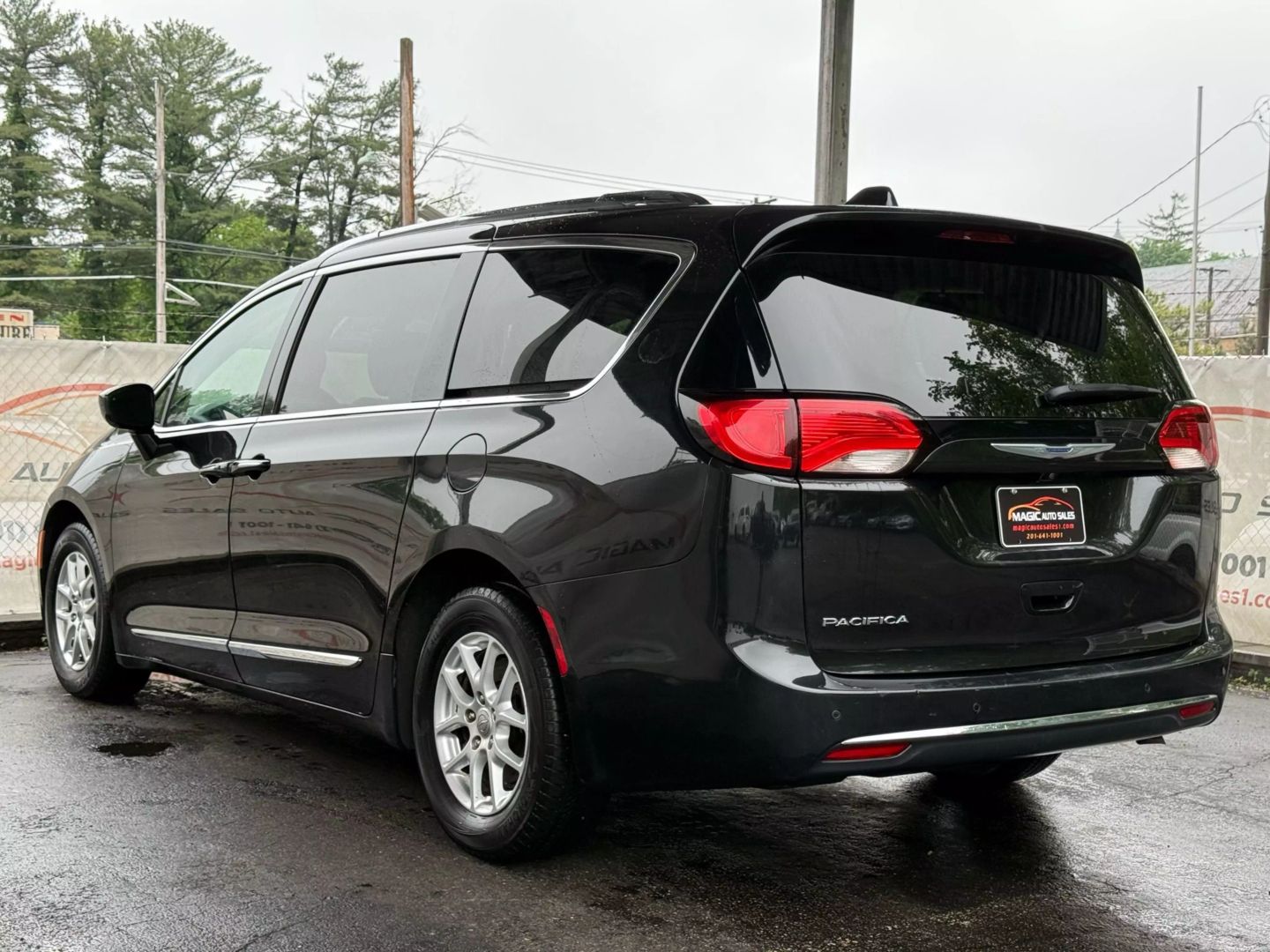 2020 Chrysler Pacifica - Image 11